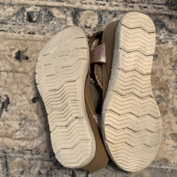 OTBT EXCURSION metallic leather wedges women’s size 6 - Picture 3 of 13